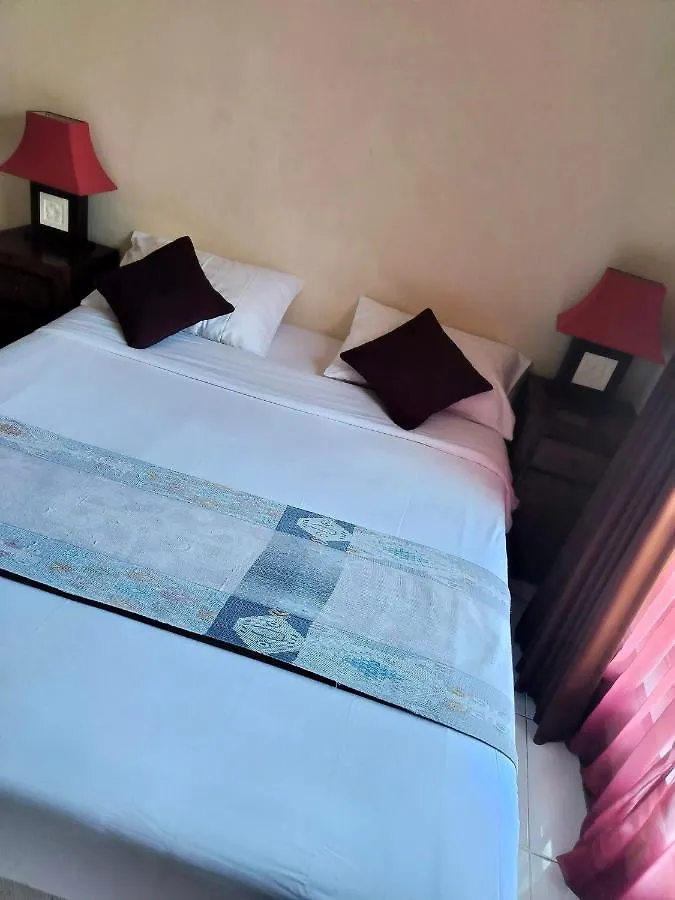 Villa Layang Bulan A Homey Guesthouse For Men Near The Beach In North Kuta Dempassar 0*,  Indonésia